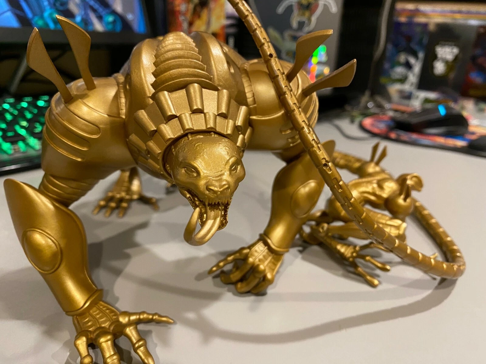 SALAMANDROID PVC FIGURINE "Gold Variant"